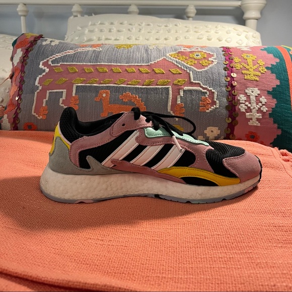 In Good Condition Adidas Sneakers W 9.5 - Picture 4 of 6